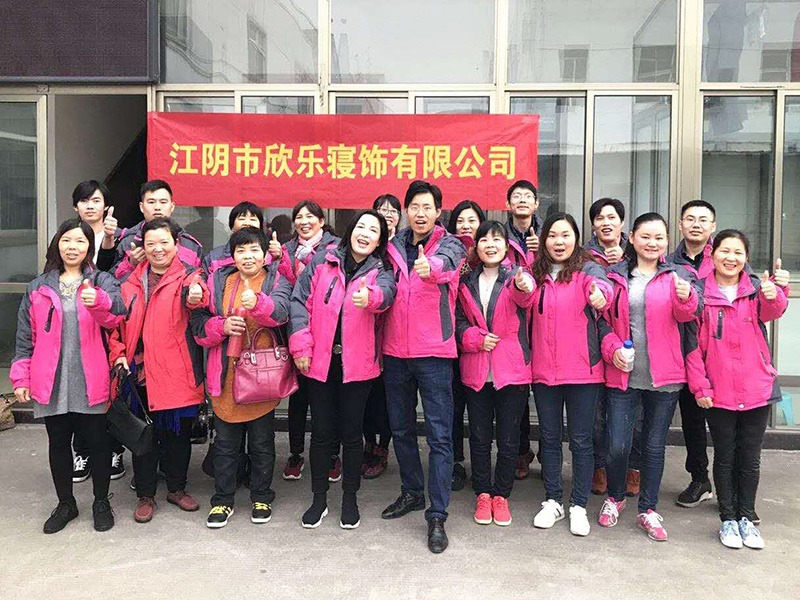 蜜桃视频APP下载免费-员工旅游留影